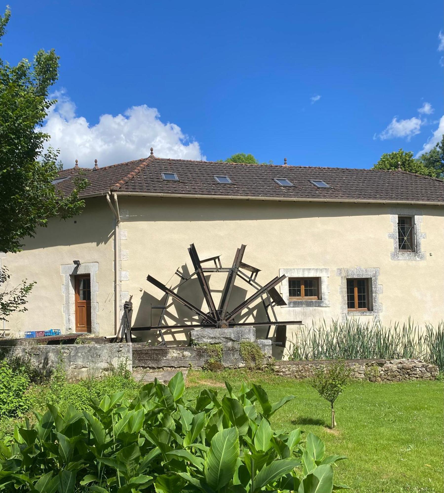 Moulin Du Fontcourt Bed and Breakfast Chasseneuil-sur-Bonnieure Exteriör bild