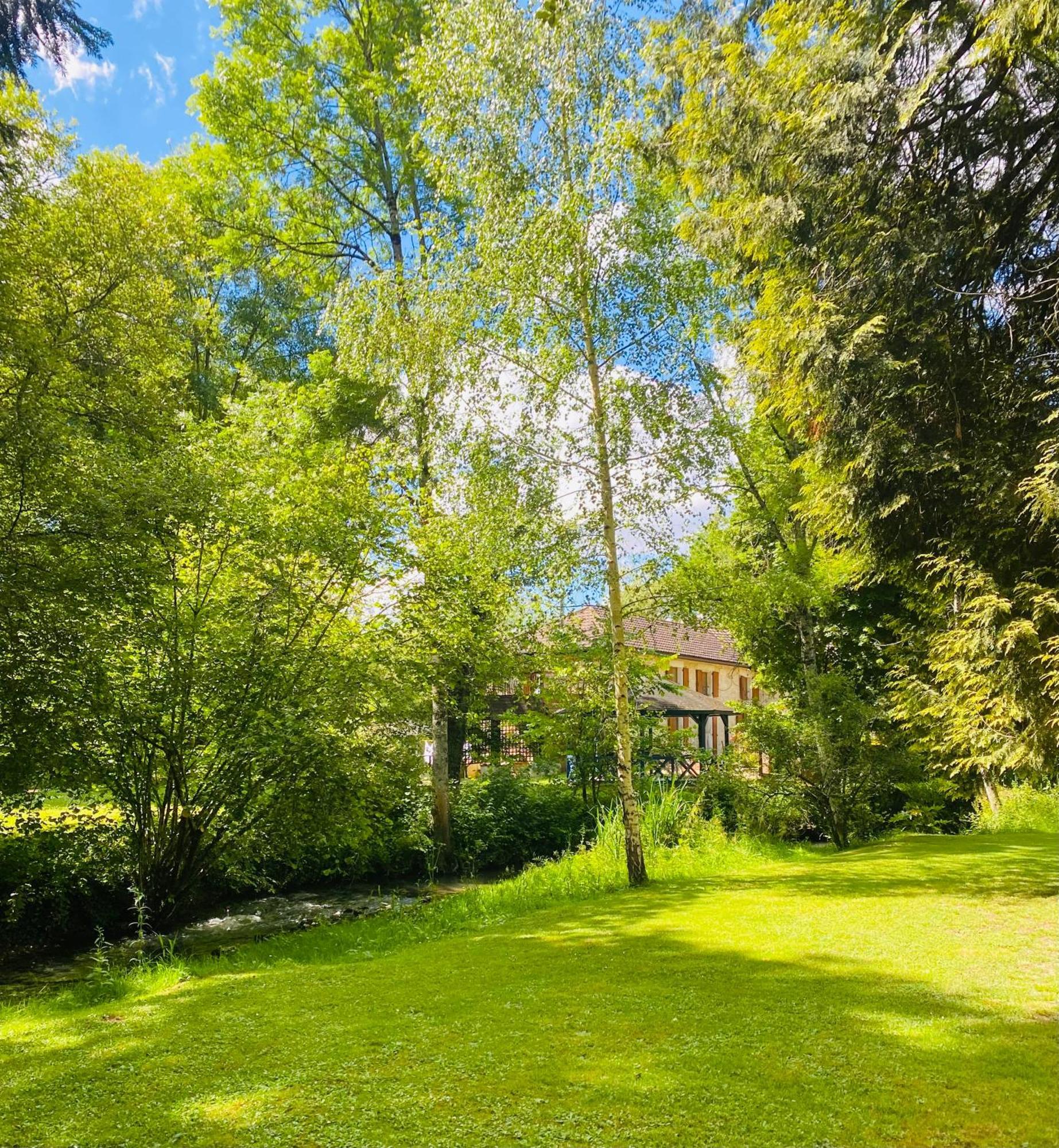 Moulin Du Fontcourt Bed and Breakfast Chasseneuil-sur-Bonnieure Exteriör bild