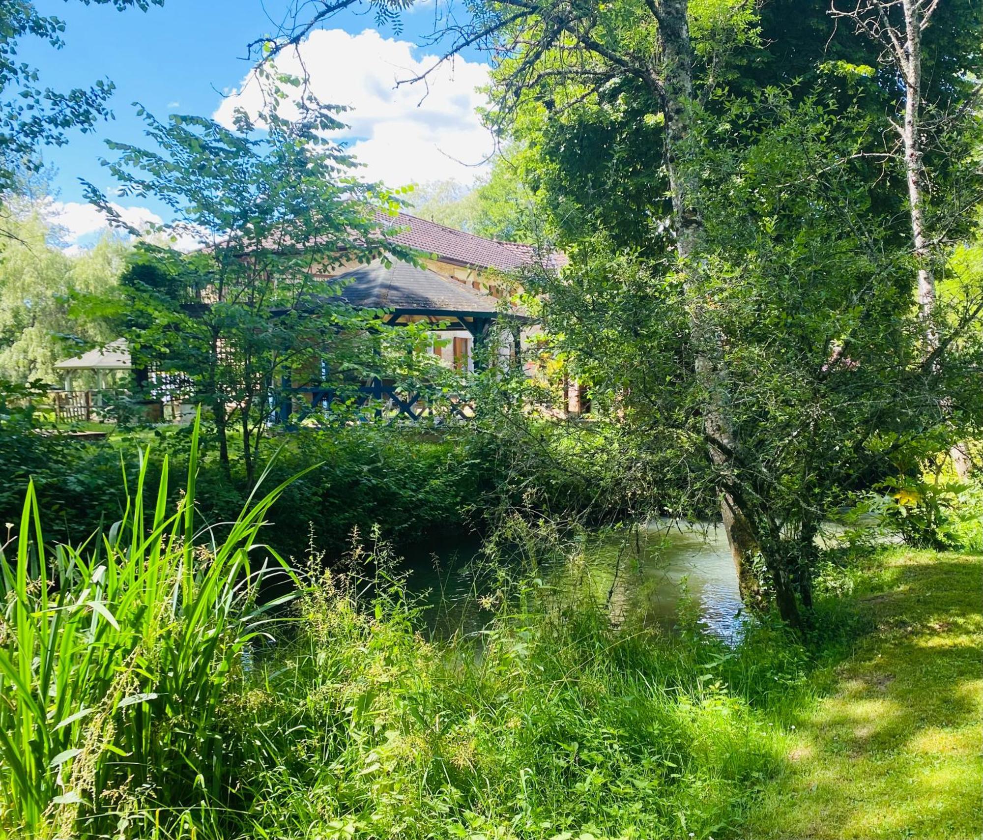 Moulin Du Fontcourt Bed and Breakfast Chasseneuil-sur-Bonnieure Exteriör bild